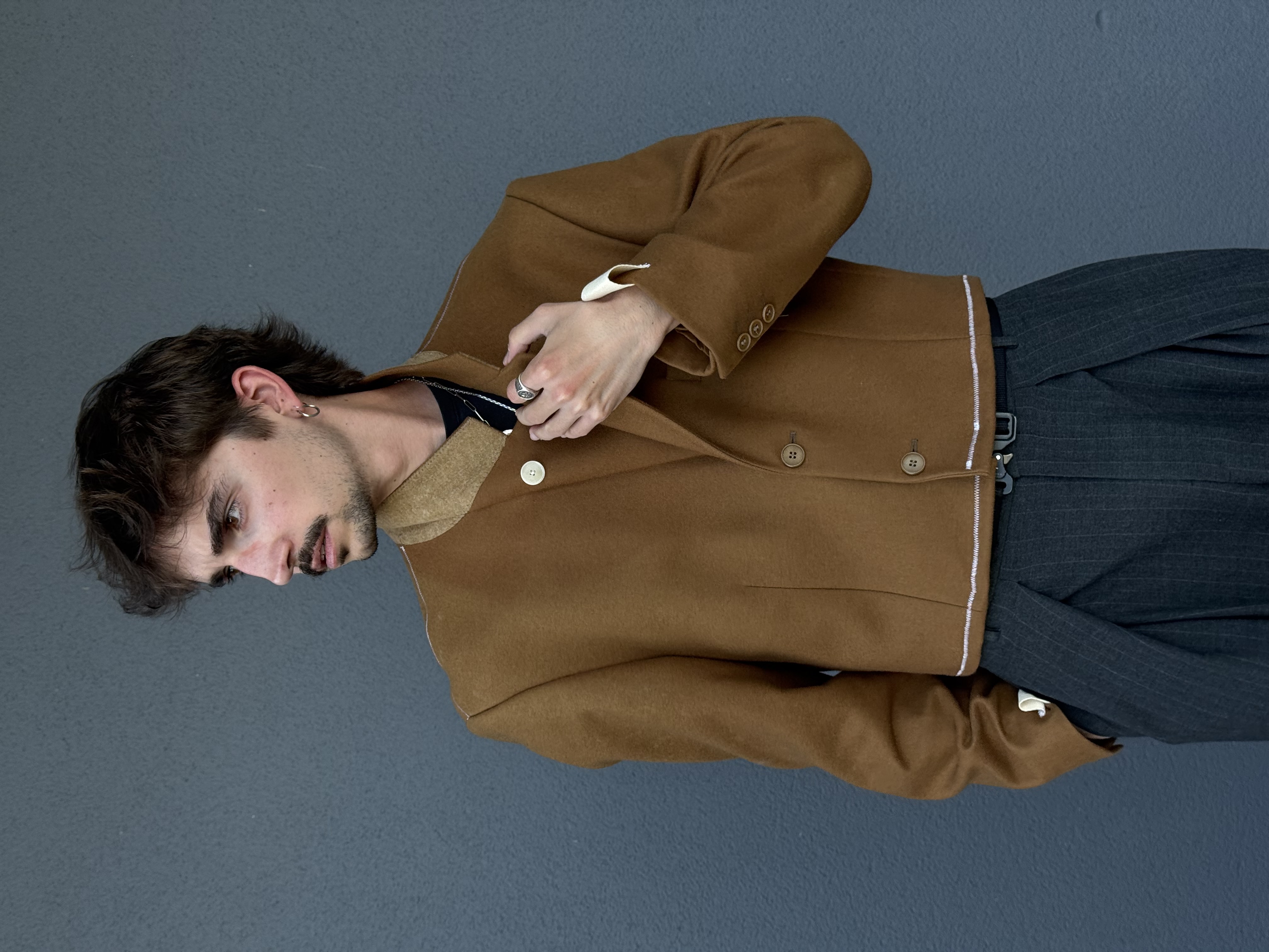 Look 01 — Veste Camel, J.DOSSANTOS